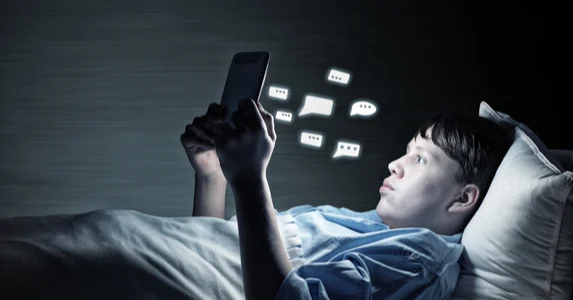 El retraso en el encuentro con la realidad como causa de la derechización de los jóvenes varones. Una hipótesis contraintuitiva